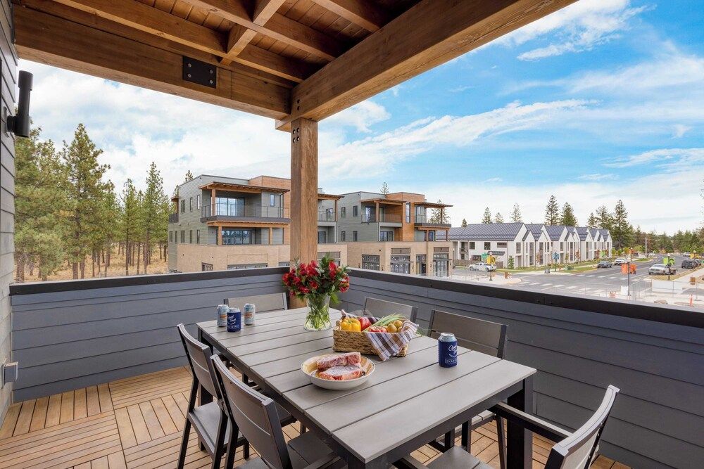2 Units Minutes to Old Bend Deck + Hot Tub 1216 Skyline Ranch by Avantstay House (5 Bedrooms) 21