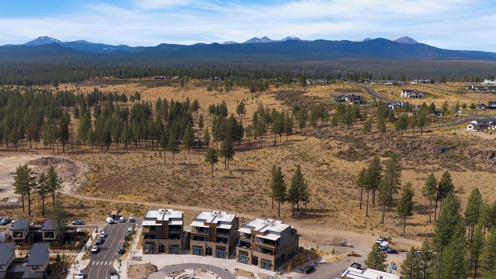2 Units Minutes to Old Bend Deck + Hot Tub 1216 Skyline Ranch by Avantstay House (5 Bedrooms) 45