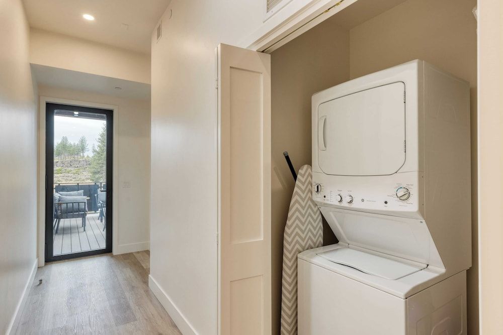 2 Units Minutes to Old Bend Deck + Hot Tub 1216 Skyline Ranch by Avantstay House (5 Bedrooms) 36