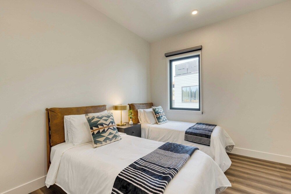 2 Units Minutes to Old Bend Deck + Hot Tub 1216 Skyline Ranch by Avantstay House (5 Bedrooms) 29