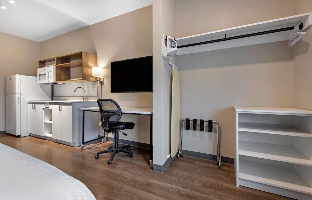 Extended Stay America Premier Suites - Austin - Kyle Standard Studio, 1 Queen Bed, Non Smoking, Refrigerator & Microwave 3
