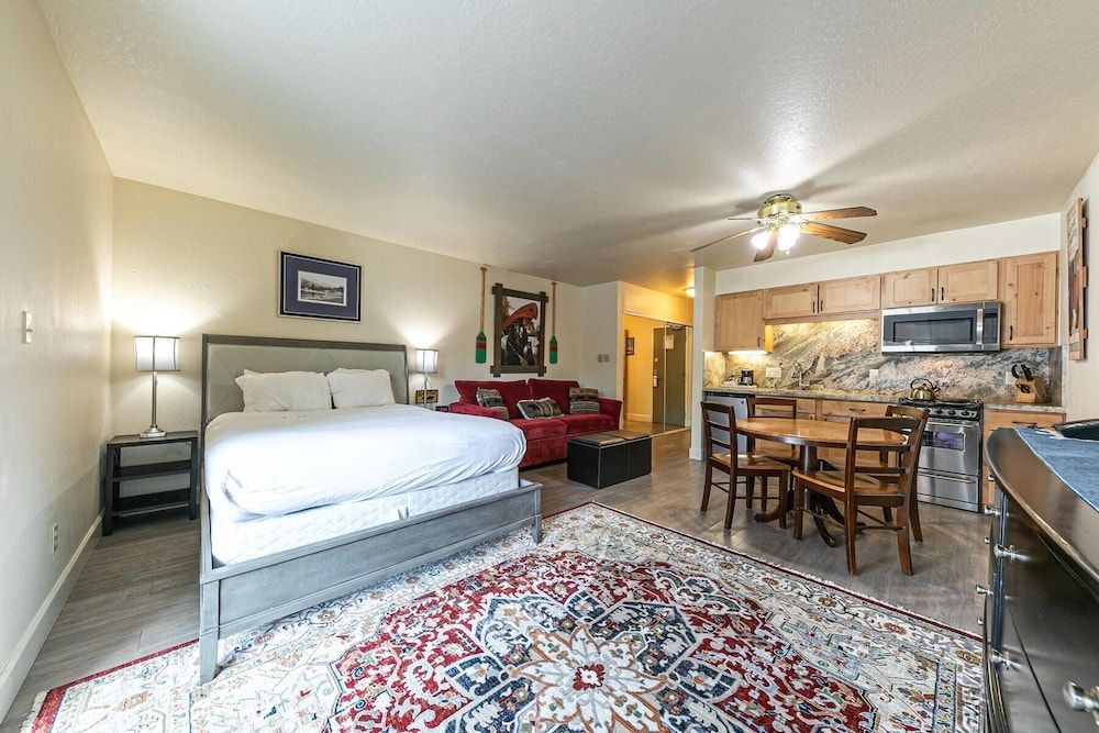 Condo, 1 Bedroom