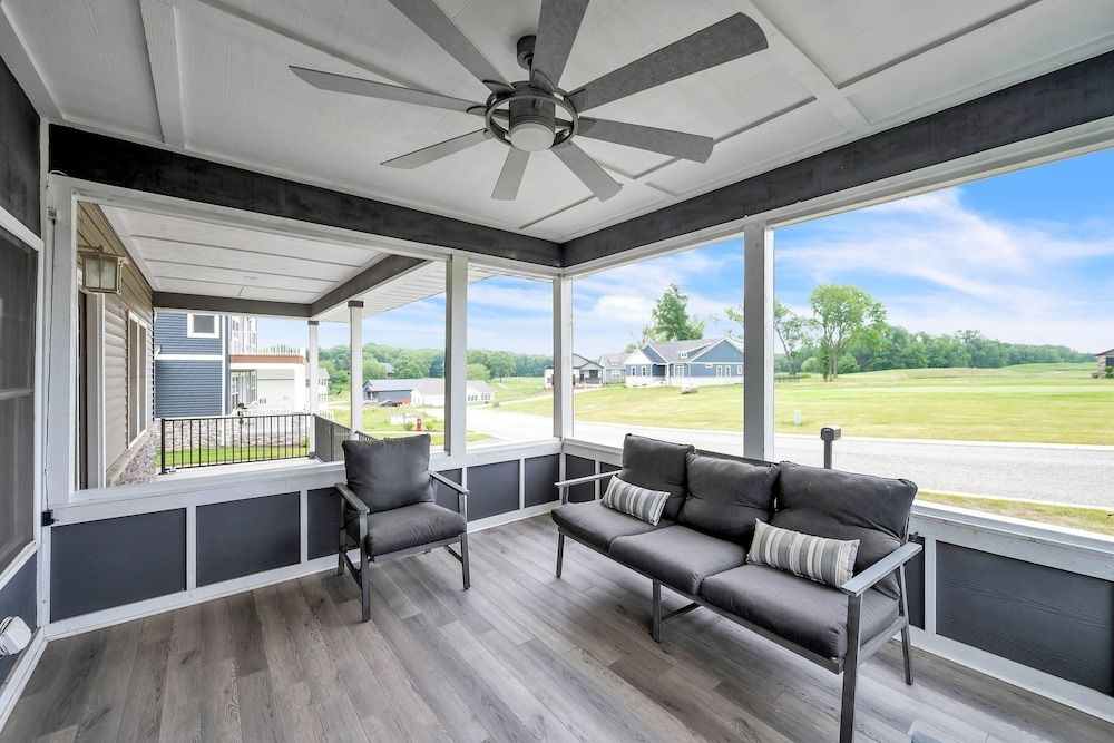 Pet-friendly Getaway With Golf & Private Patio Retreat 4 Bedroom Home