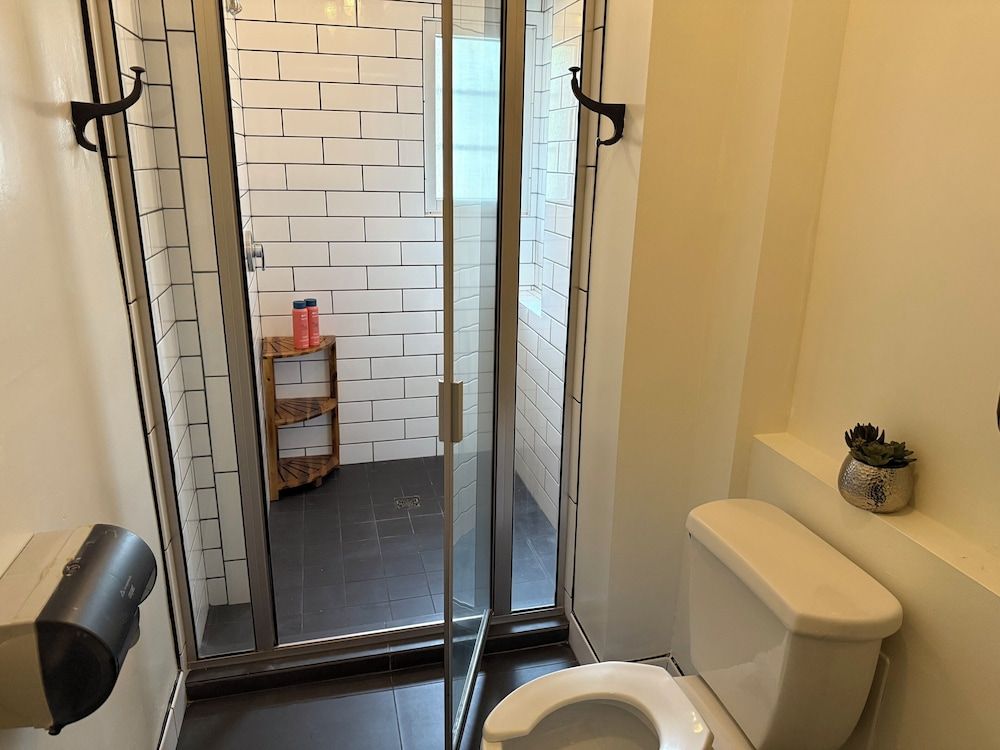 Hostel Fish Seattle Standard Double Room Single Use 4