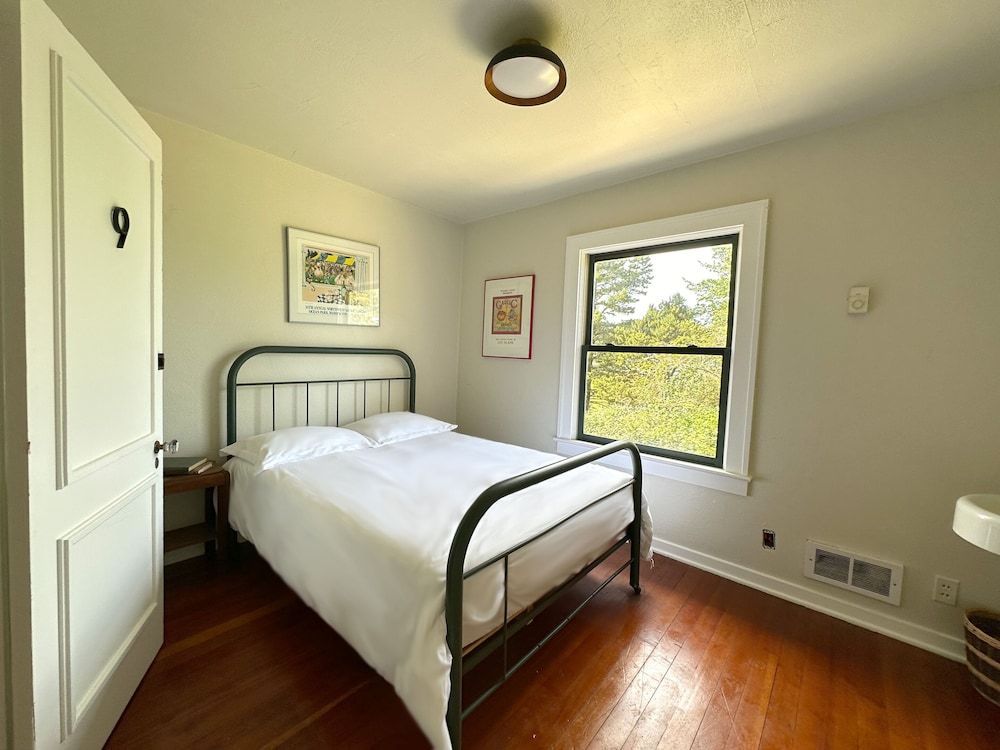 Basic Double Room, Shared Bathroom, Garden View (Room 9)