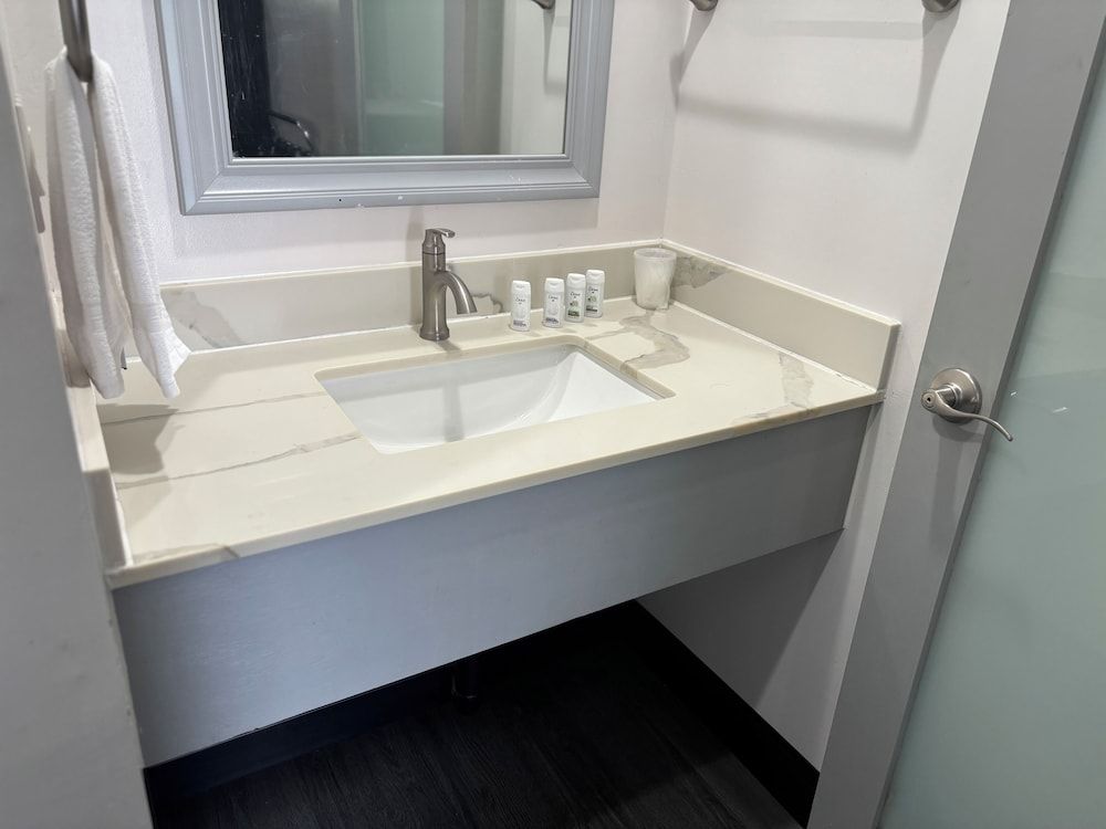 6 Rivers Motel Room, 1 Queen Bed, Non Smoking, Kitchenette 4