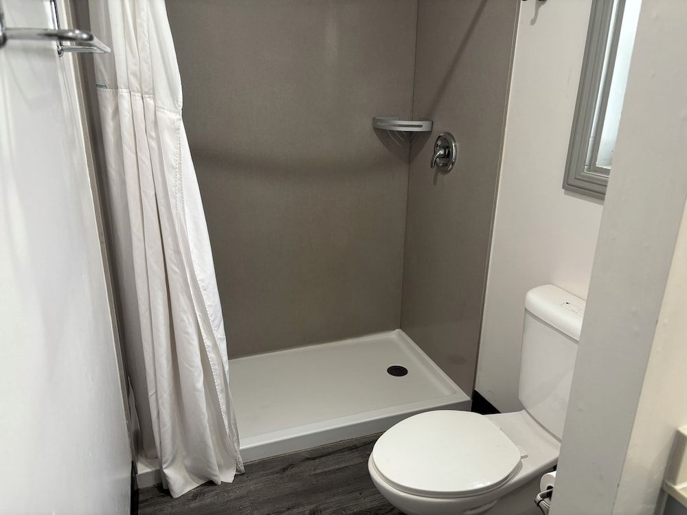 6 Rivers Motel Room, 1 Queen Bed, Non Smoking, Kitchenette 6