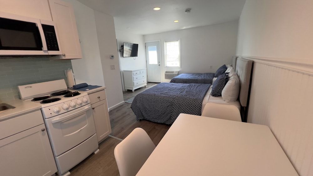 driftwood motel Traditional Apartment 2