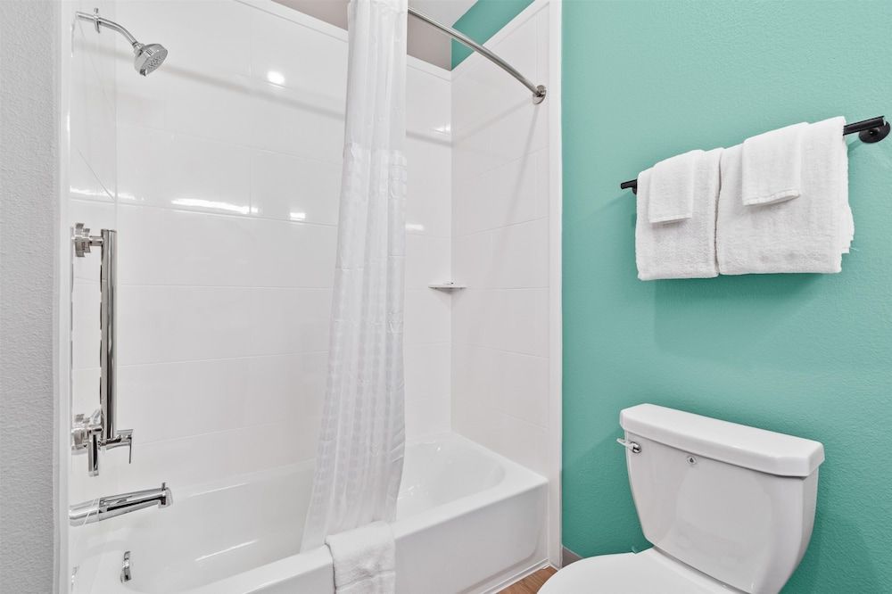 ECHO Suites Extended Stay by Wyndham Houston Katy West Room, 2 Queen Beds, Mobility Accessible, Non Smoking (Bathtub w/Grab Bars) 10