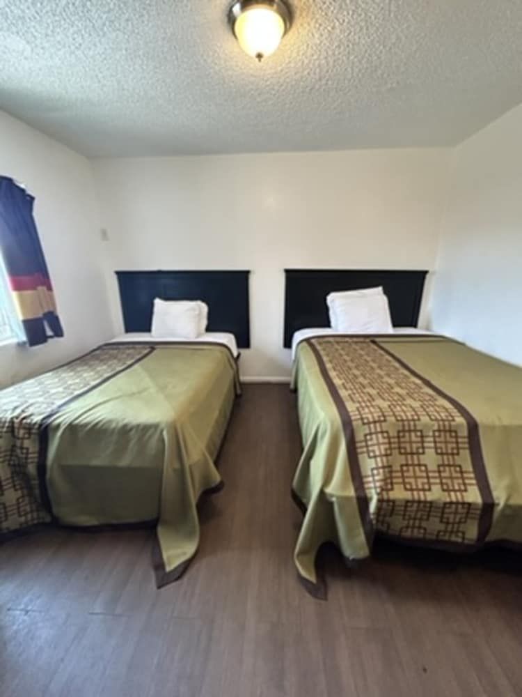 Economy Quadruple Room, 2 Double Beds, Non Smoking