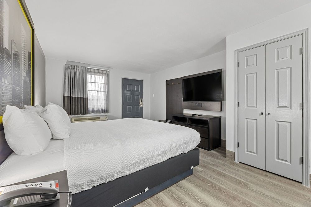 Super 8 By Wyndham Texas City Suite, 1 King Bed, Non Smoking 4