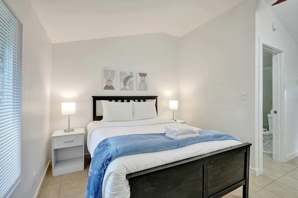 Classic Studio, 1 Queen Bed (Bougnevillia Suites)