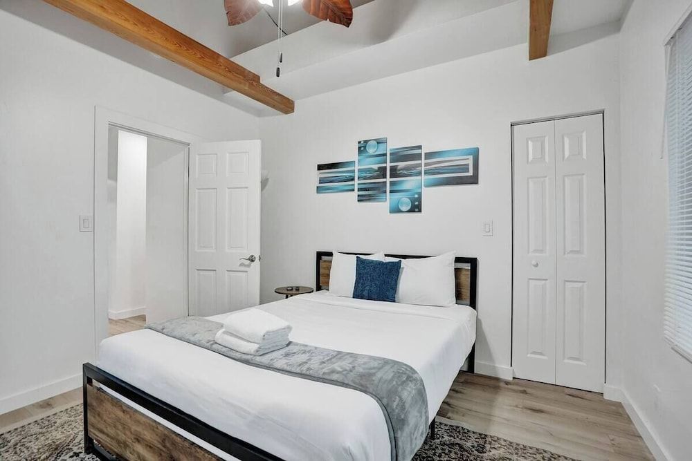 Classic Double Room, 2 Queen Beds (Mango House)