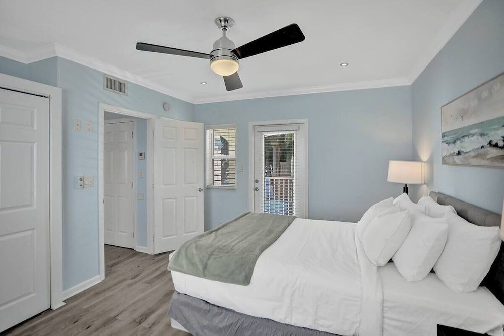 Classic Single Room, 1 Queen Bed with Sofa bed, Patio (Hendrick 4)