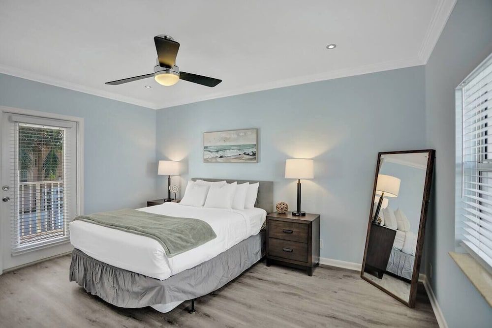 Classic Single Room, 1 Queen Bed with Sofa bed, Patio (Hendrick 4)
