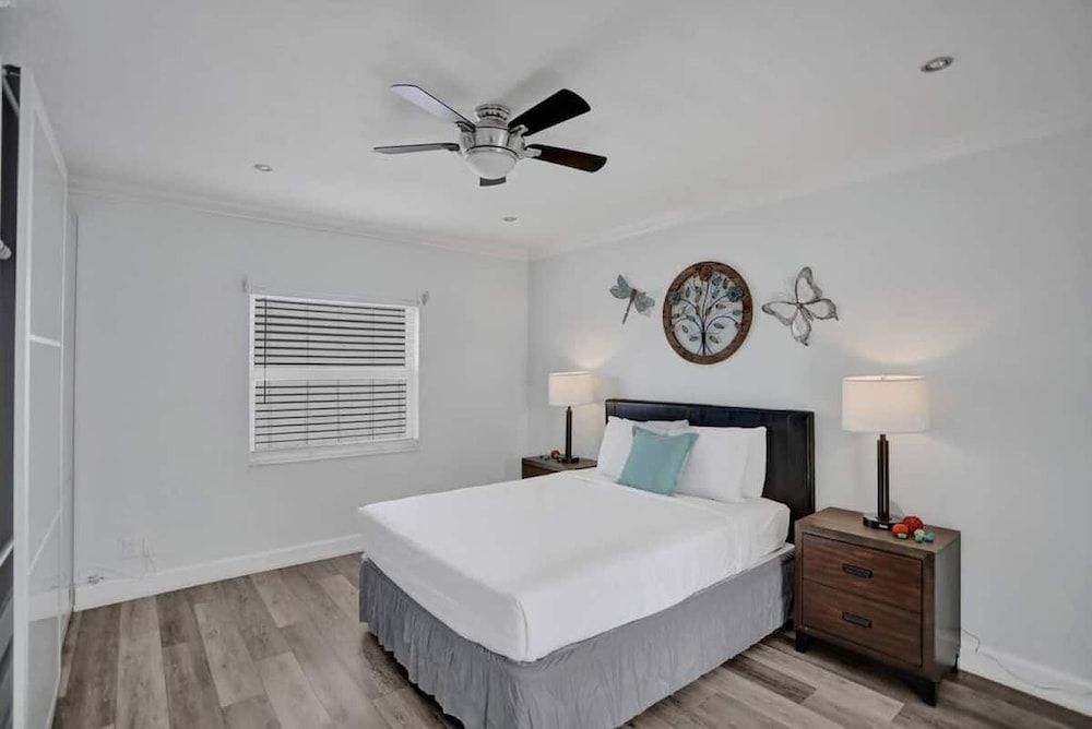 Classic Single Room, 1 Queen Bed with Sofa bed, Patio (Hendrick 6)