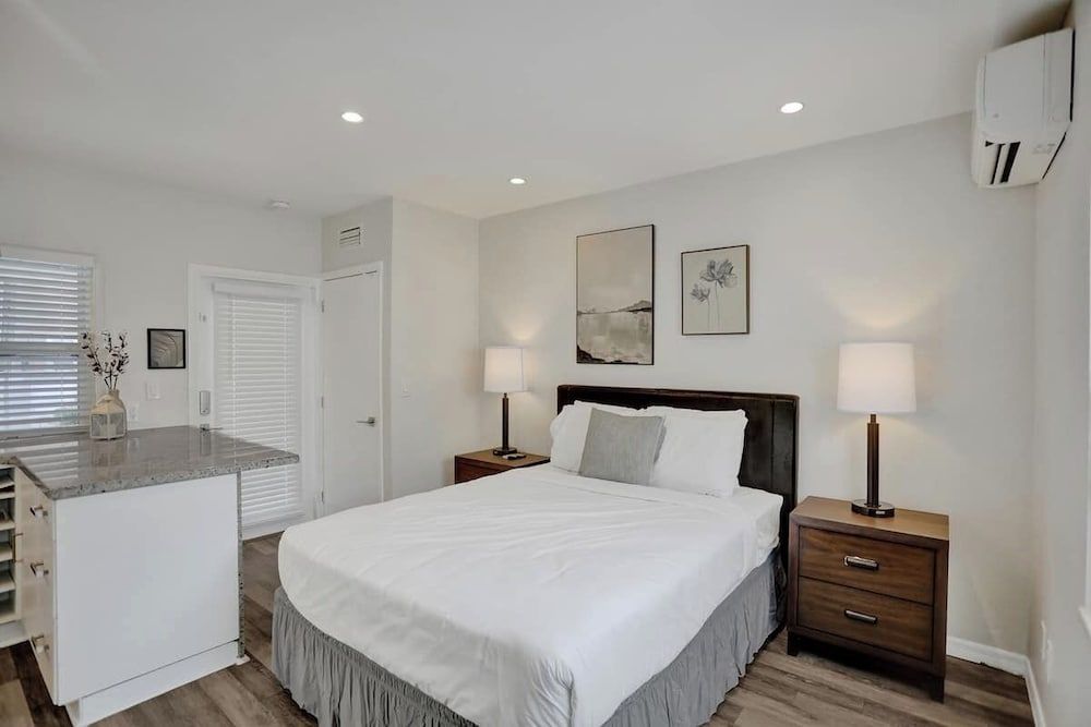 Classic Studio, 1 Queen Bed, Patio (Hendrick 2)