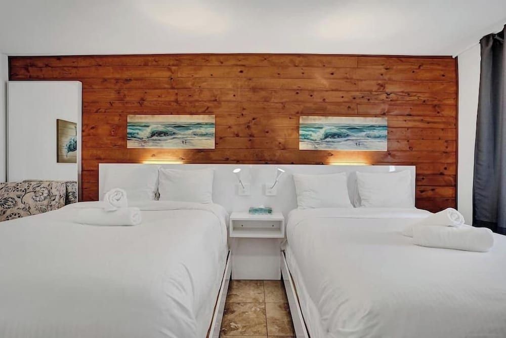 Waves by Stay Hospitality Classic Studio, Beach View (Waves 8) 13