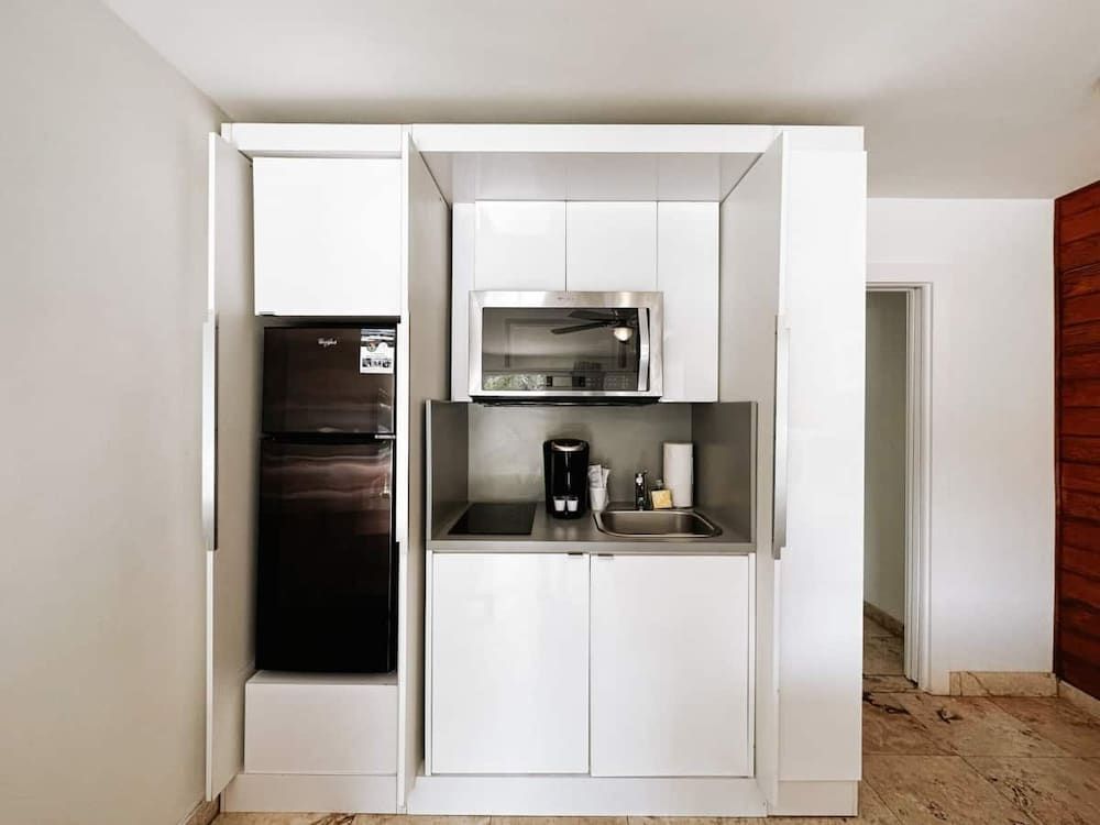 Waves by Stay Hospitality Classic Studio, Beach View (Waves 5) 9