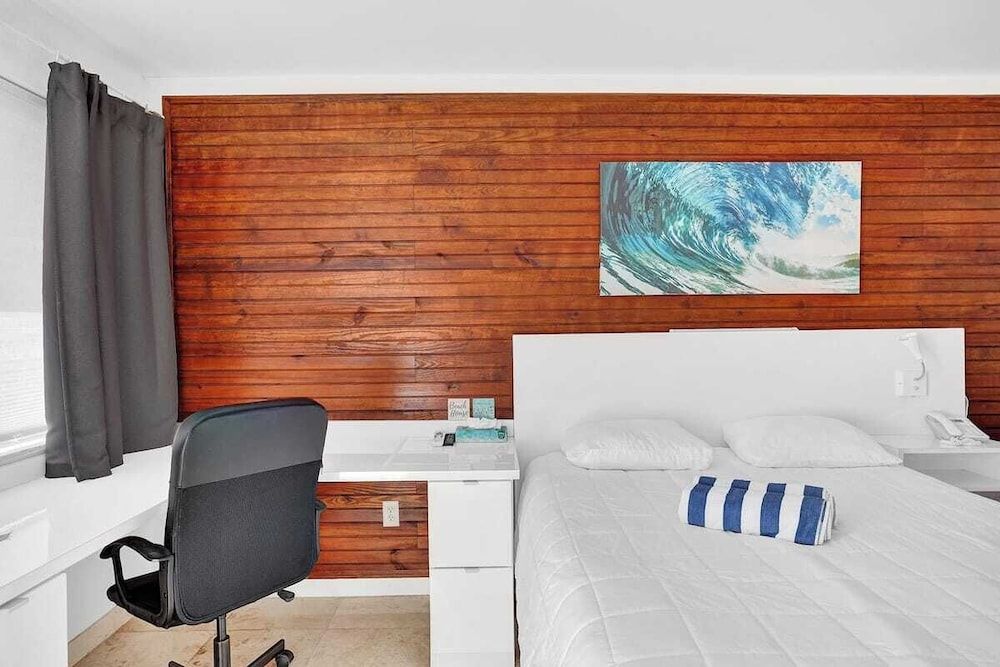 Classic Studio, Beach View (Waves 2)