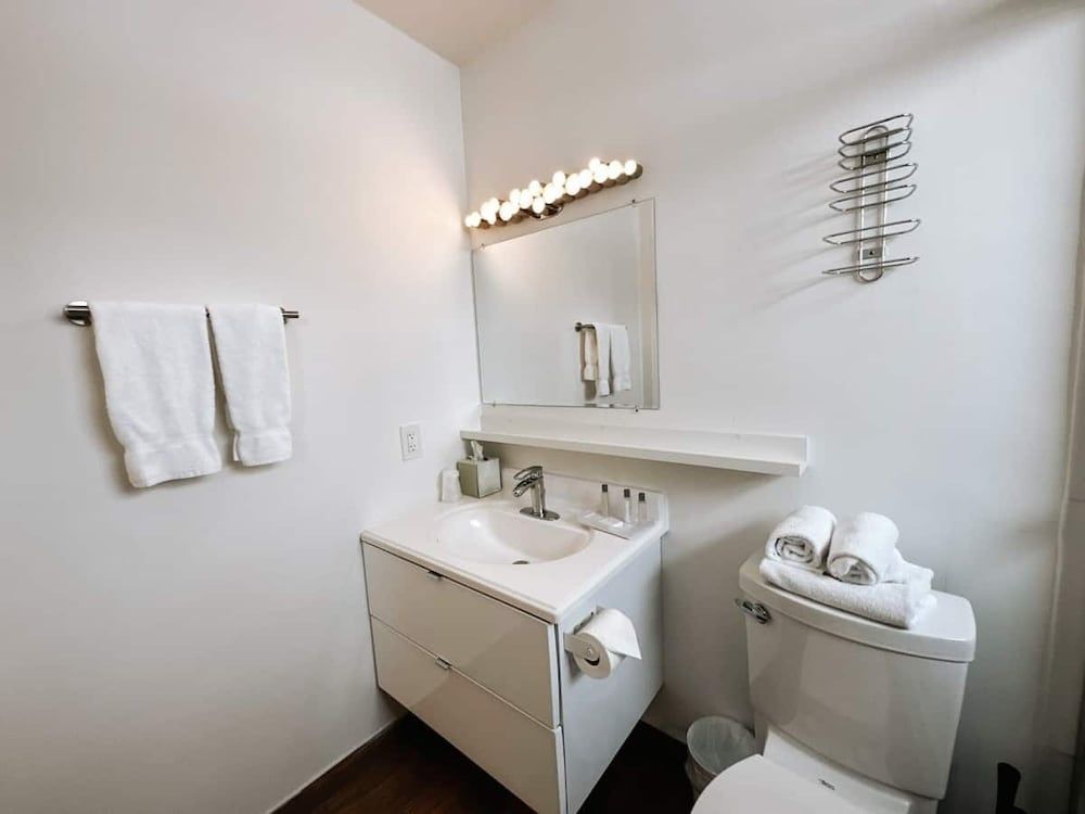 Waves by Stay Hospitality Classic Studio, Beach View (Waves 5) 7