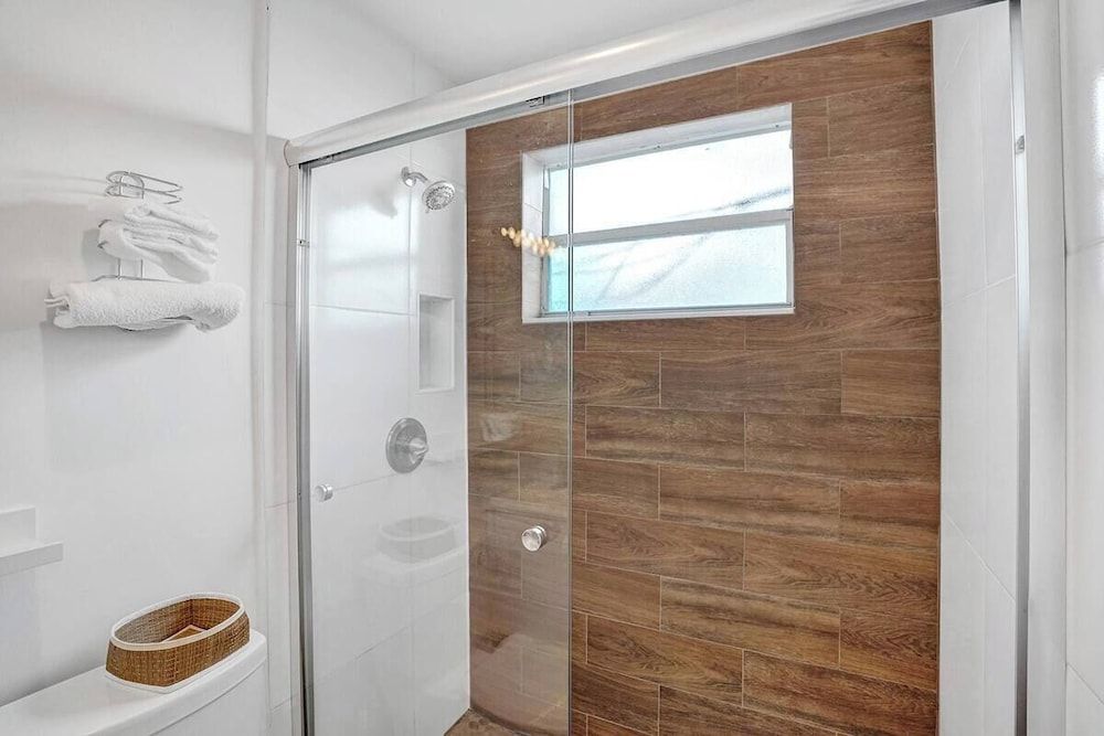 Waves by Stay Hospitality Classic Studio, Beach View (Waves 8) 7