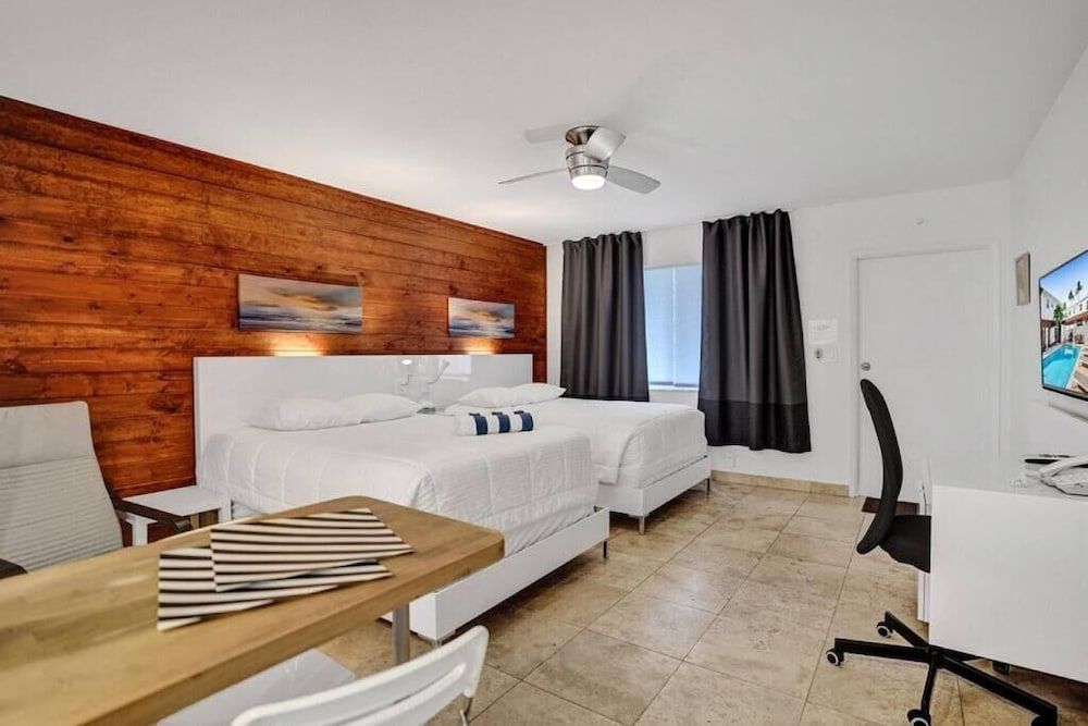 Classic Studio, Beach View (Waves 15)