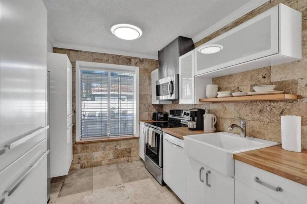 Waves by Stay Hospitality Classic Double Room, Beach View (Waves 1) 3