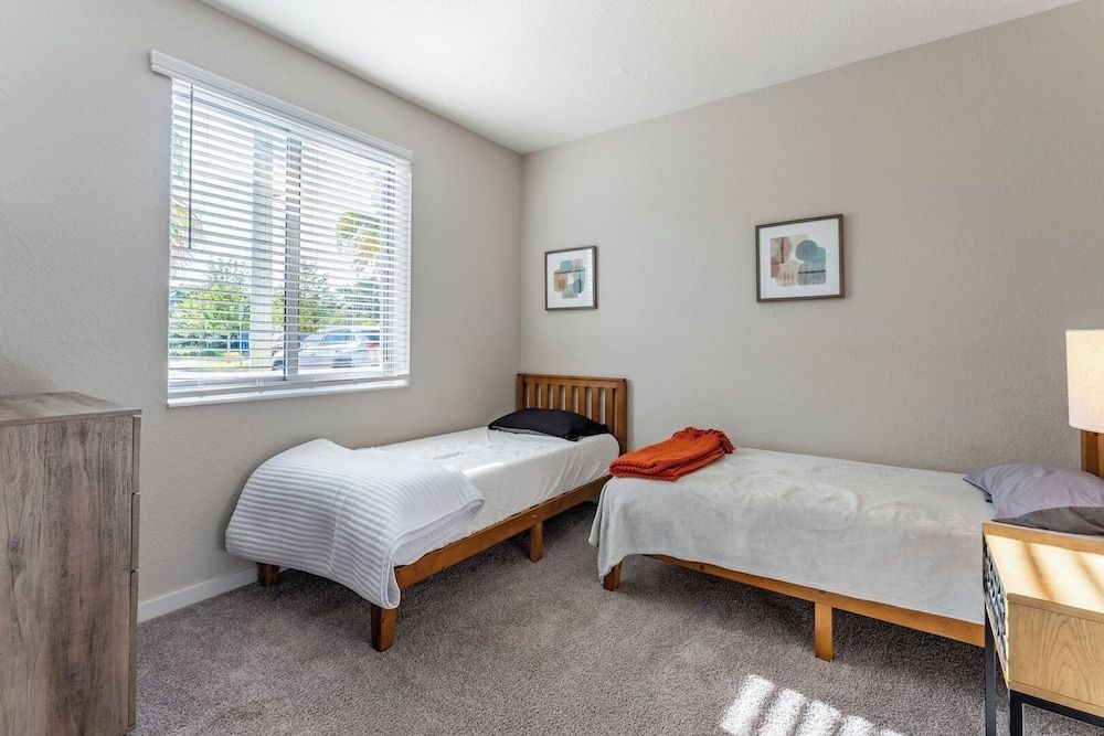 Daytona 2BR Getaway Parking Family & Pet-friendly Apartment (2 Bedrooms) 64