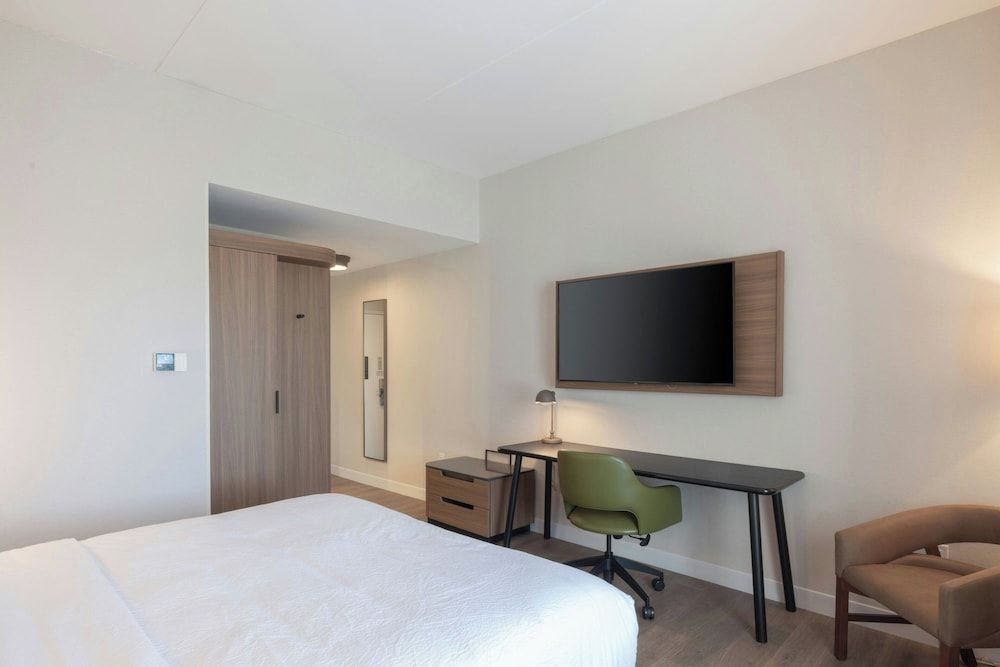 Standard Room, 1 King Bed