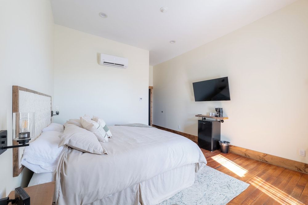 The Tanglewood Comfort Double Room, Courtyard View 3