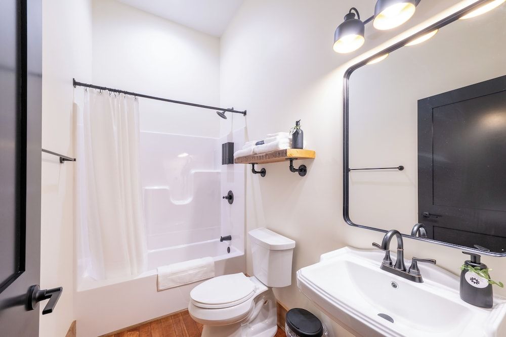 The Tanglewood Comfort Double Room, Courtyard View 5