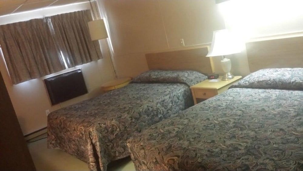 Warrior INN Basic Double Room, City View 7