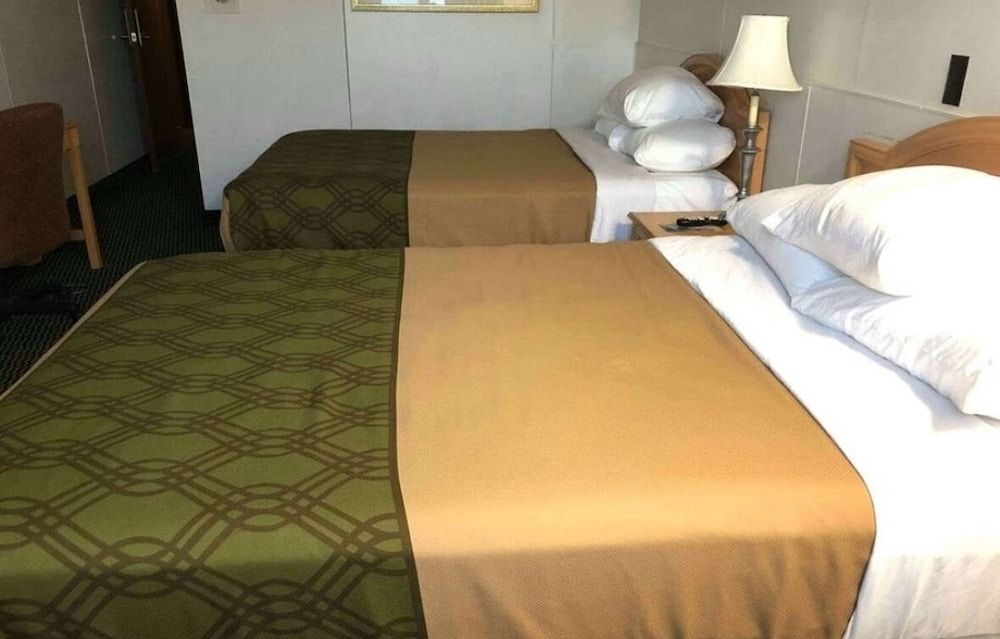 Warrior INN Basic Double Room, City View 8