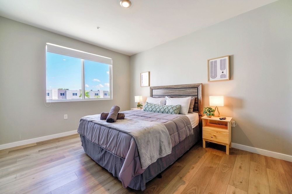 Stylish Townhouses by Design District Family Townhome, 3 Bedrooms, Patio 3