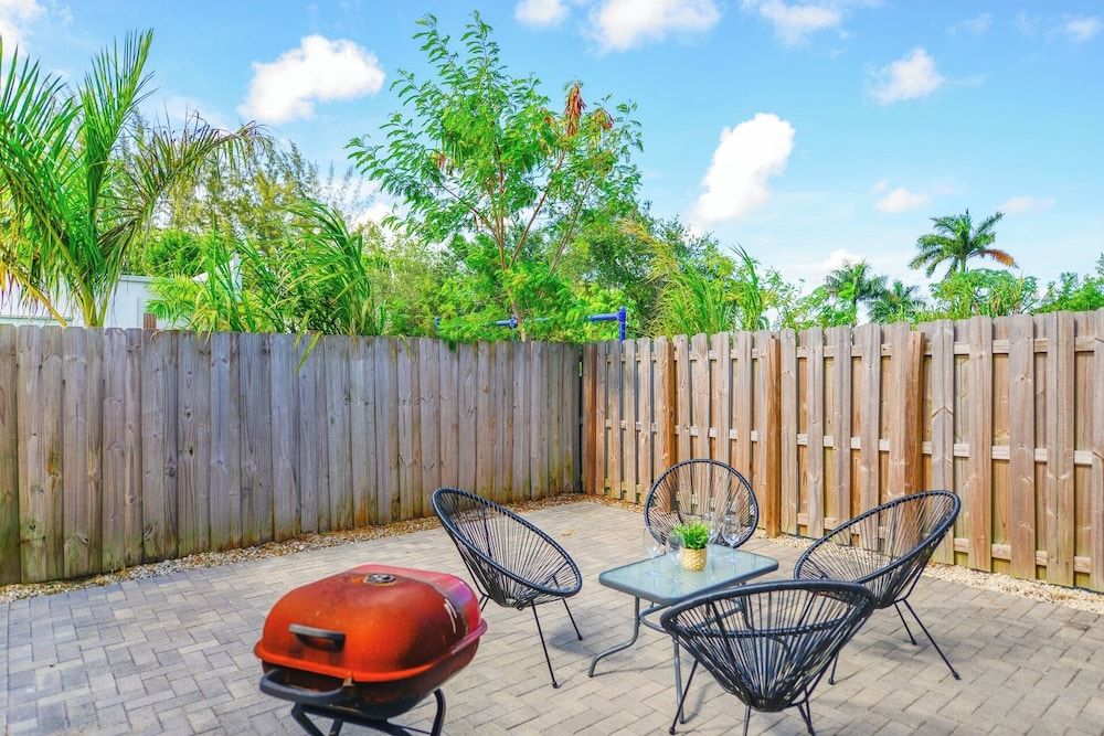 Stylish Townhouses by Design District Family Townhome, 3 Bedrooms, Patio 13