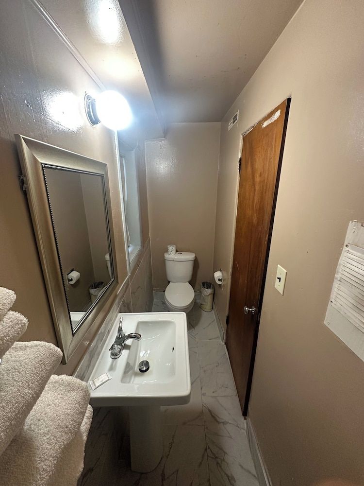 Oasis Inn Kenosha Single Room, 1 Queen Bed 4