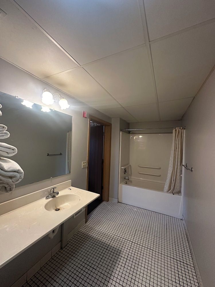 Oasis Inn Kenosha Single Room, 2 Queen Beds 2