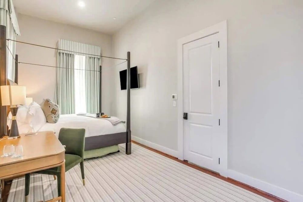 Nutt House Hotel Superior Room, 1 King Bed, Non Smoking, Private Bathroom (6) 4