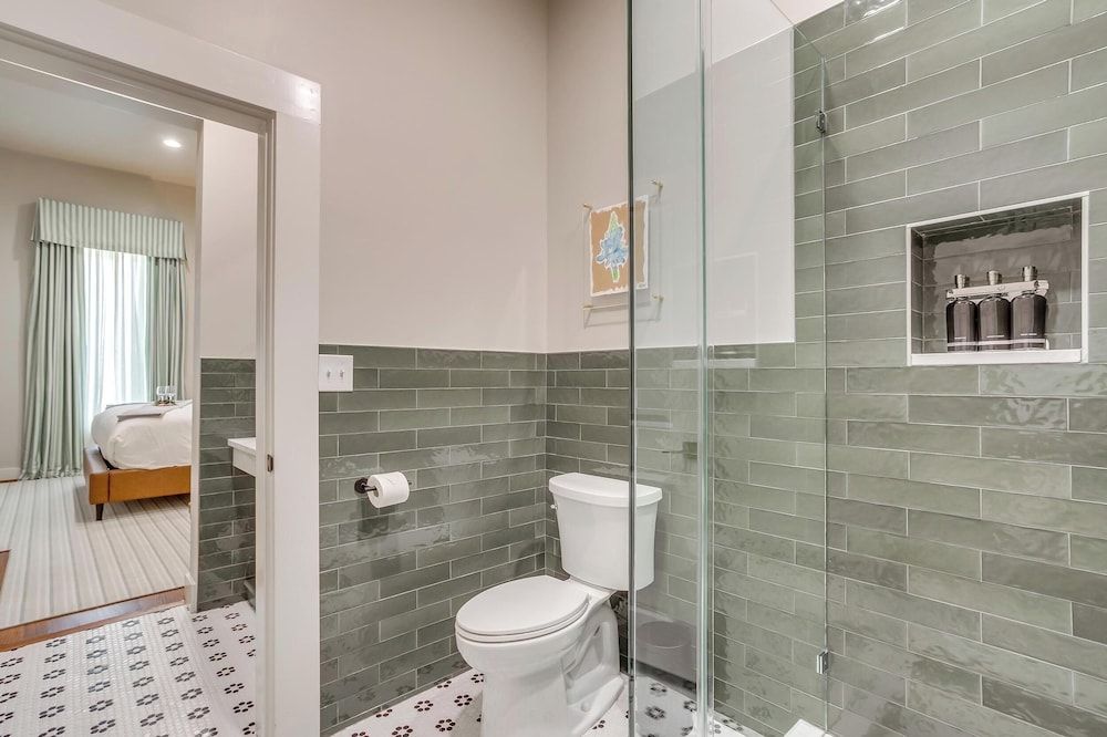 Nutt House Hotel Deluxe Room, 1 King Bed, Non Smoking (1) 11