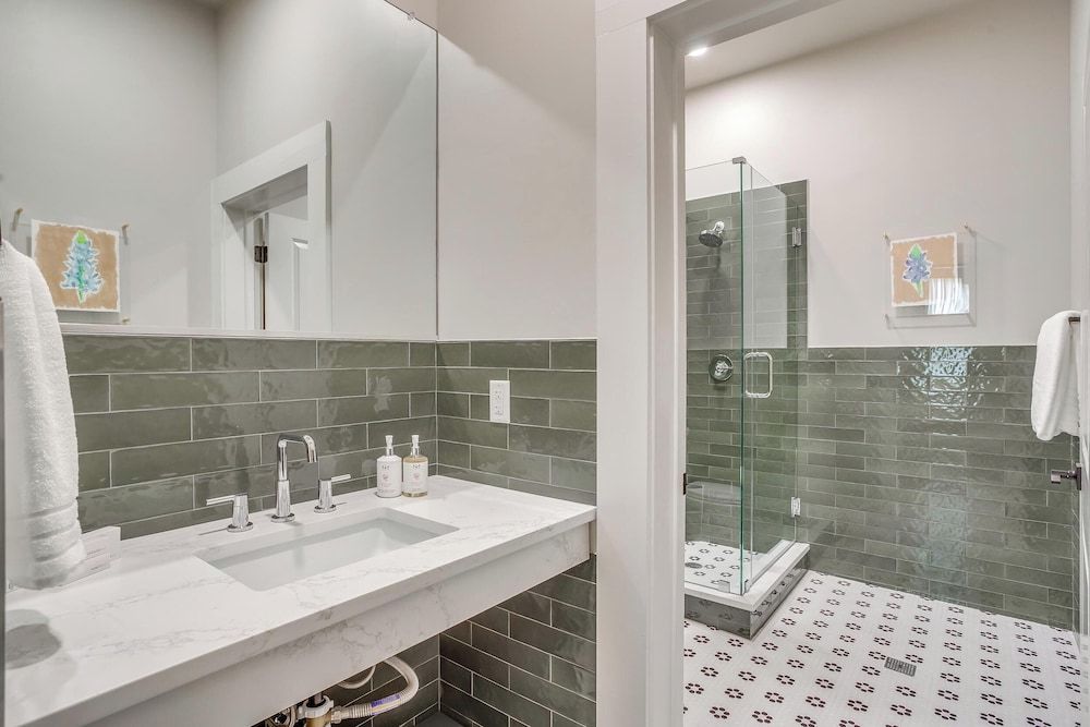 Nutt House Hotel Deluxe Room, 1 King Bed, Non Smoking (1) 8