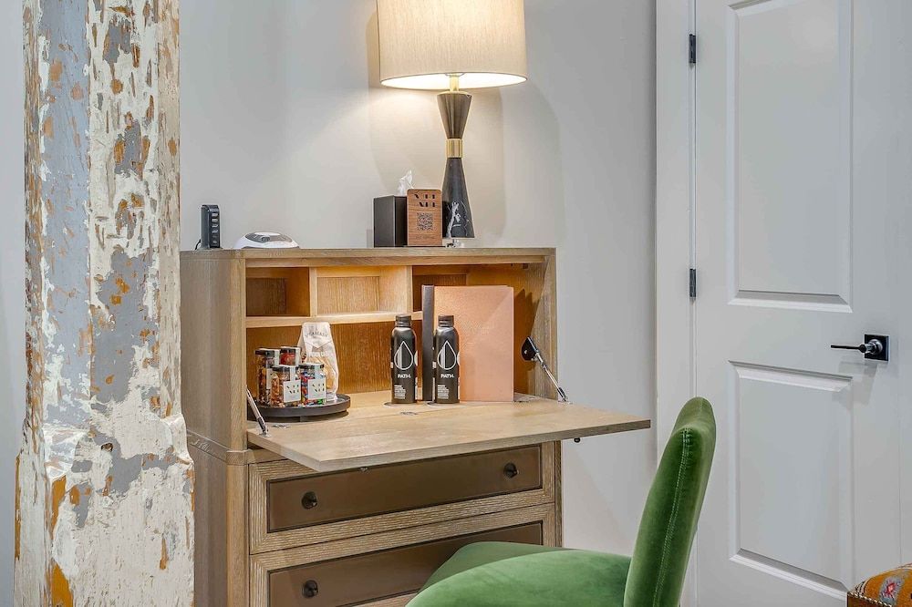 Nutt House Hotel Deluxe Room, 1 King Bed, Non Smoking (1) 7