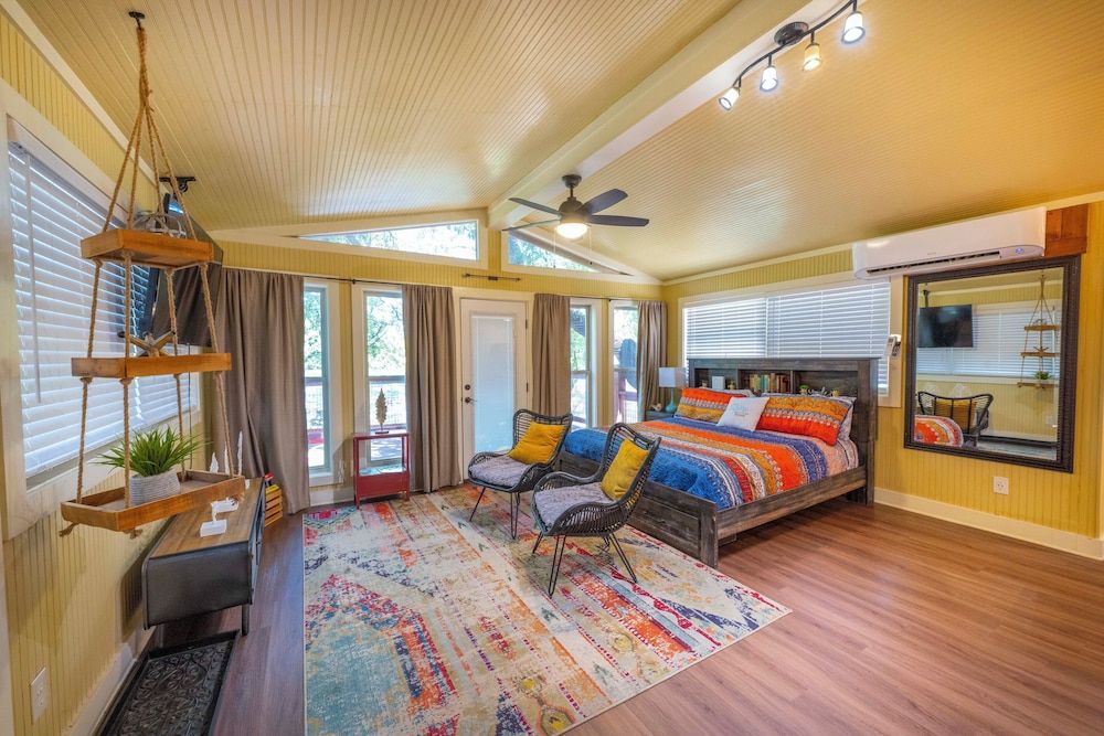 Tipis on the Guadalupe Romantic Cabin, Private Bathroom 7