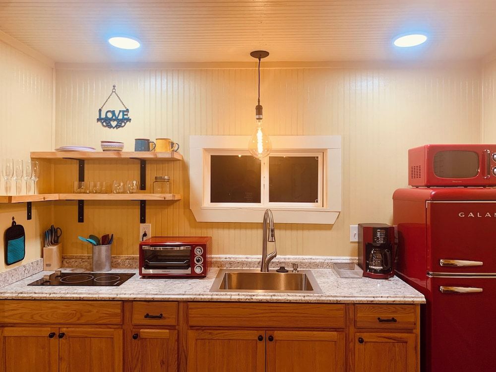 Tipis on the Guadalupe Romantic Cabin, Private Bathroom 4