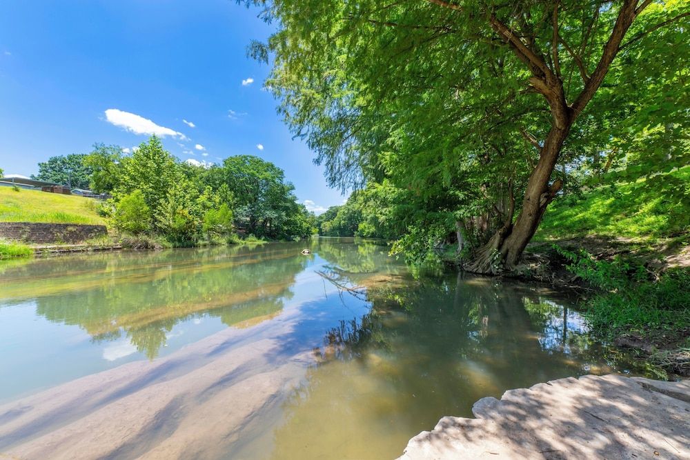 Tipis on the Guadalupe Romantic Cabin, Private Bathroom 16