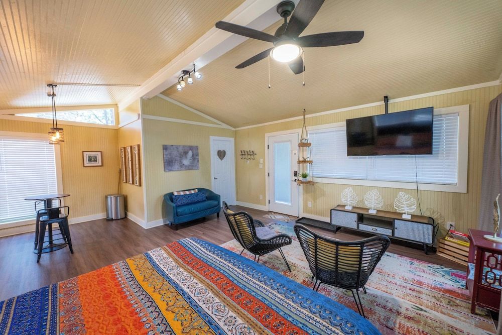 Tipis on the Guadalupe Romantic Cabin, Private Bathroom 8