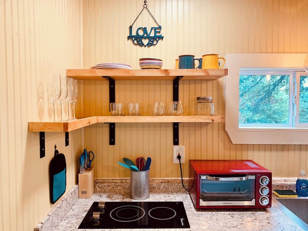 Tipis on the Guadalupe Romantic Cabin, Private Bathroom 3