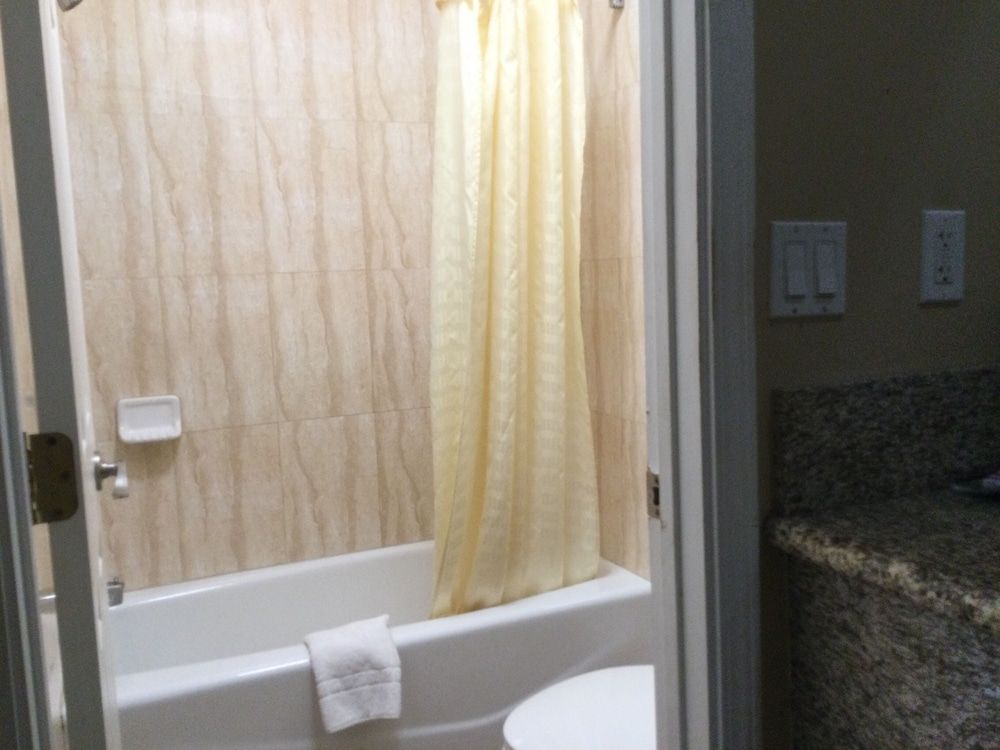 Carlton Motor lodge Standard Double or Twin Room, 2 Double Beds 4