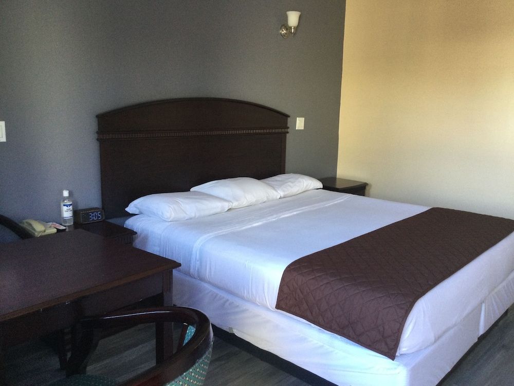 Carlton Motor lodge Standard Room 3