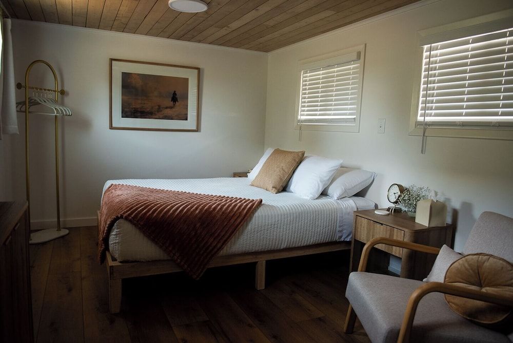 Motel Miles Single Room, 1 Queen Bed 6